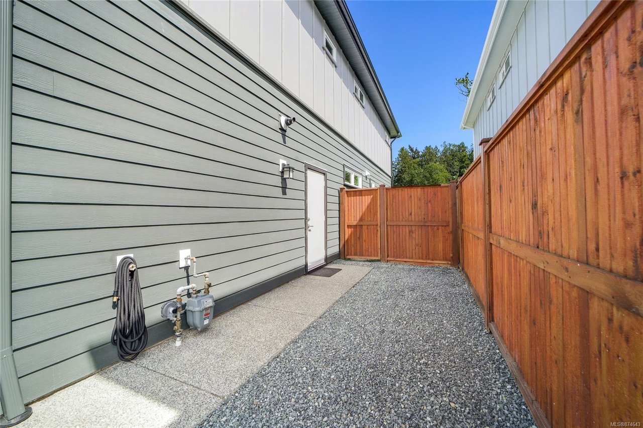 2187 Deerbrush Cres