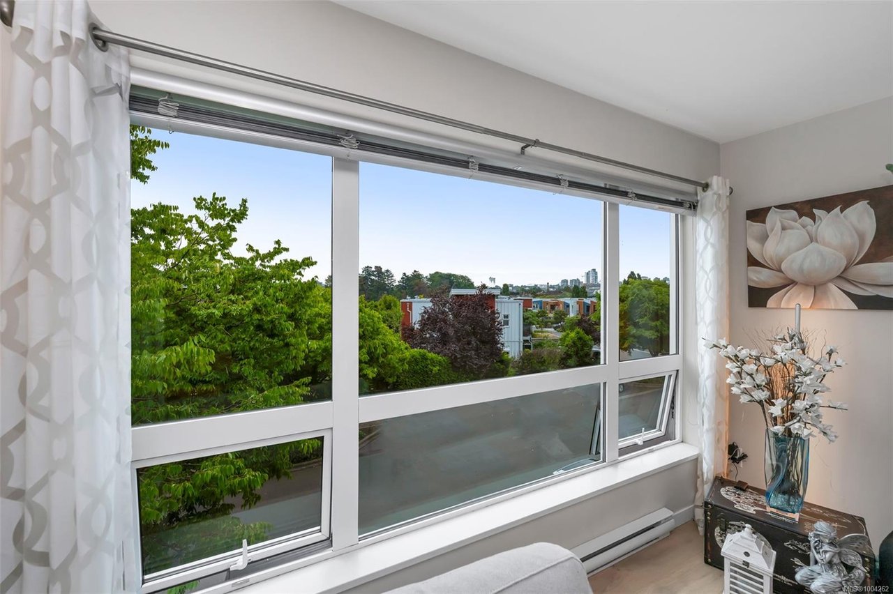 208-787 TYEE Rd, Victoria