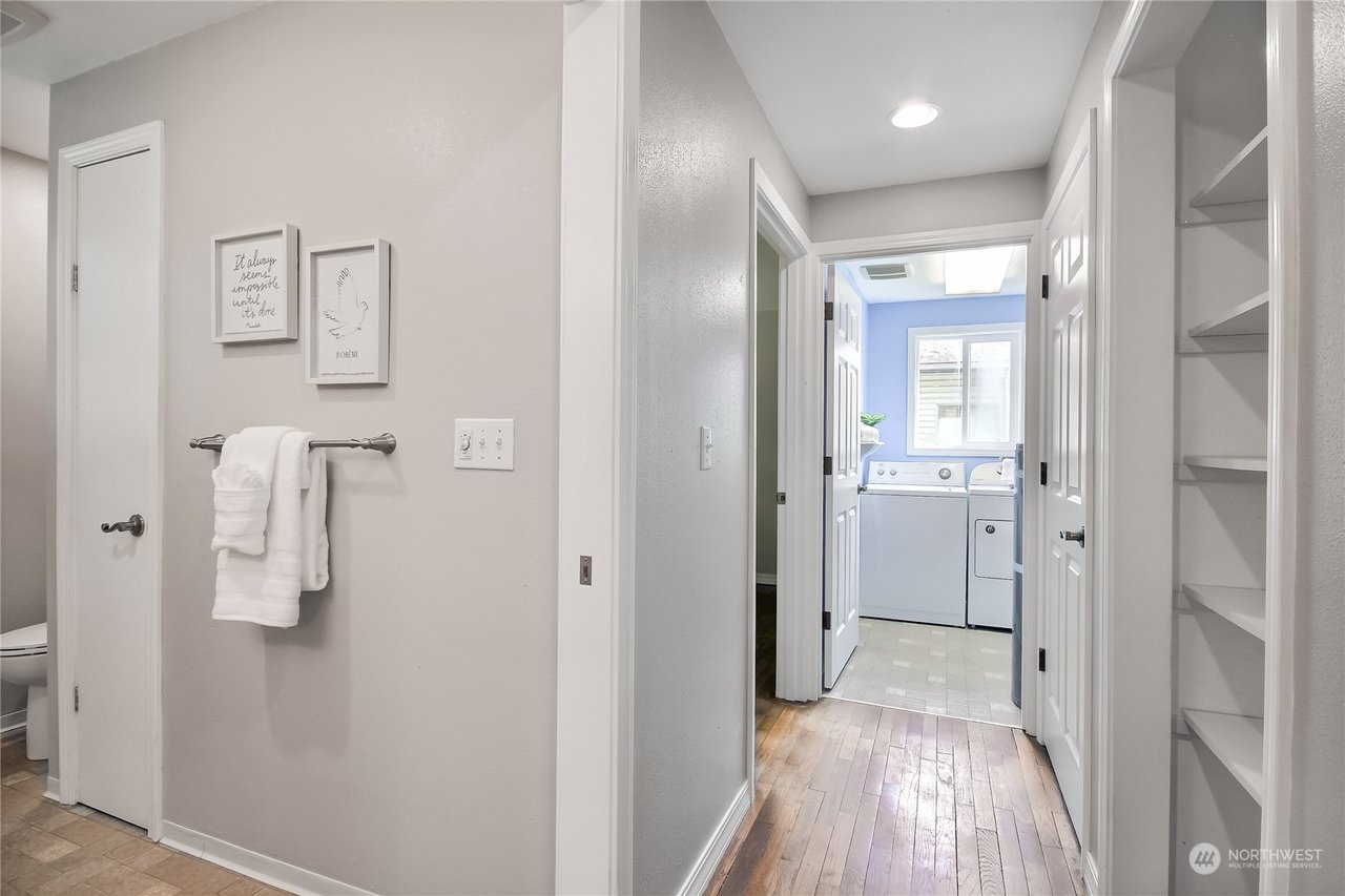 29 W Intercity Ave