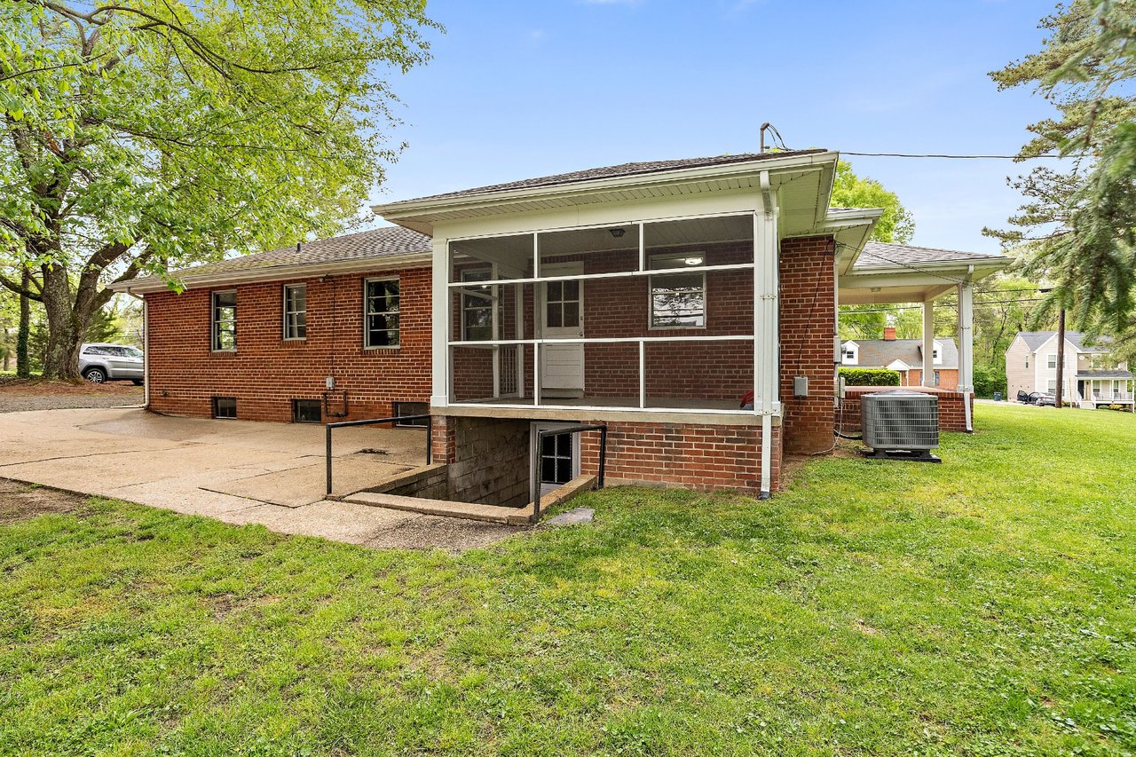 1127 Oakland Road