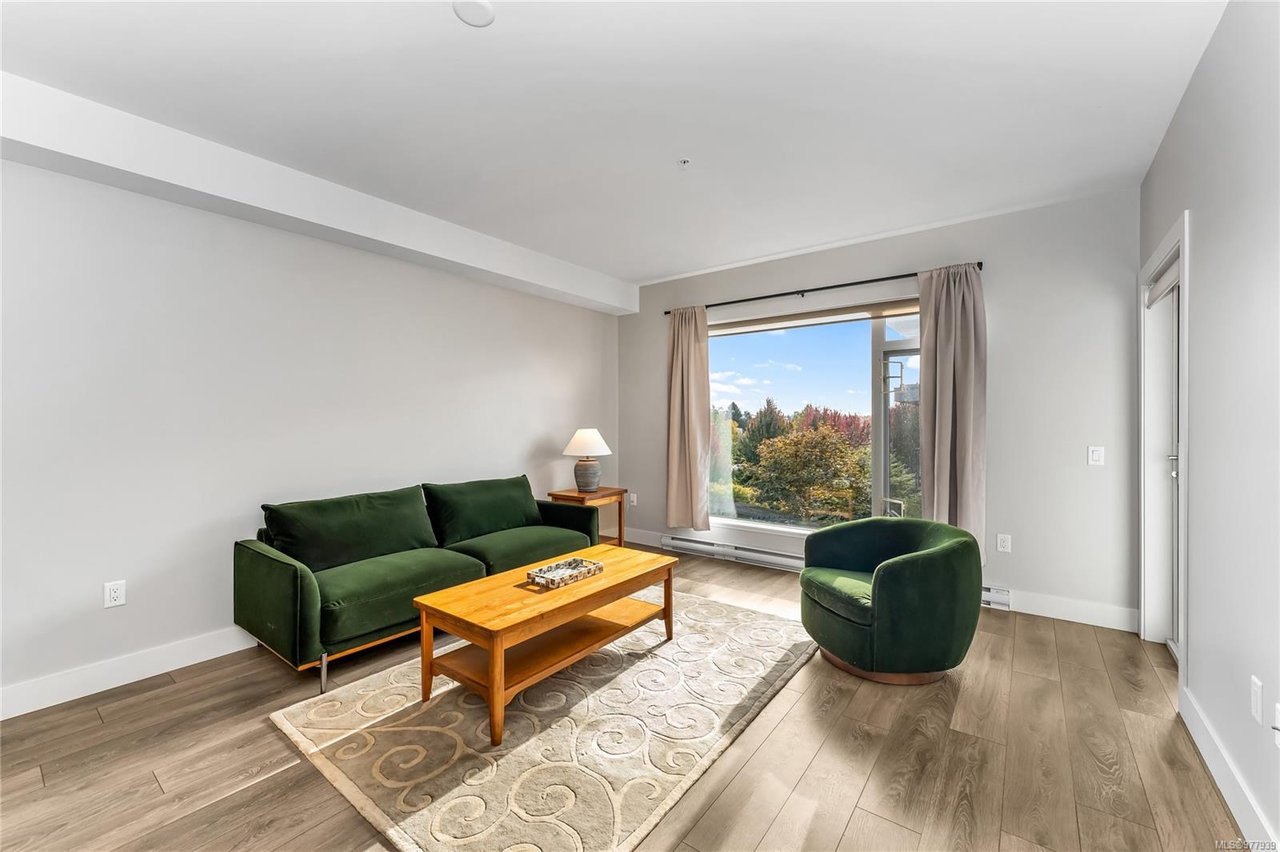 302-3815 Rowland Ave
