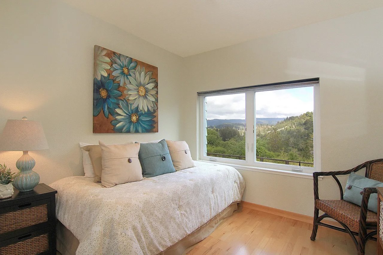 905 Coast Range Dr