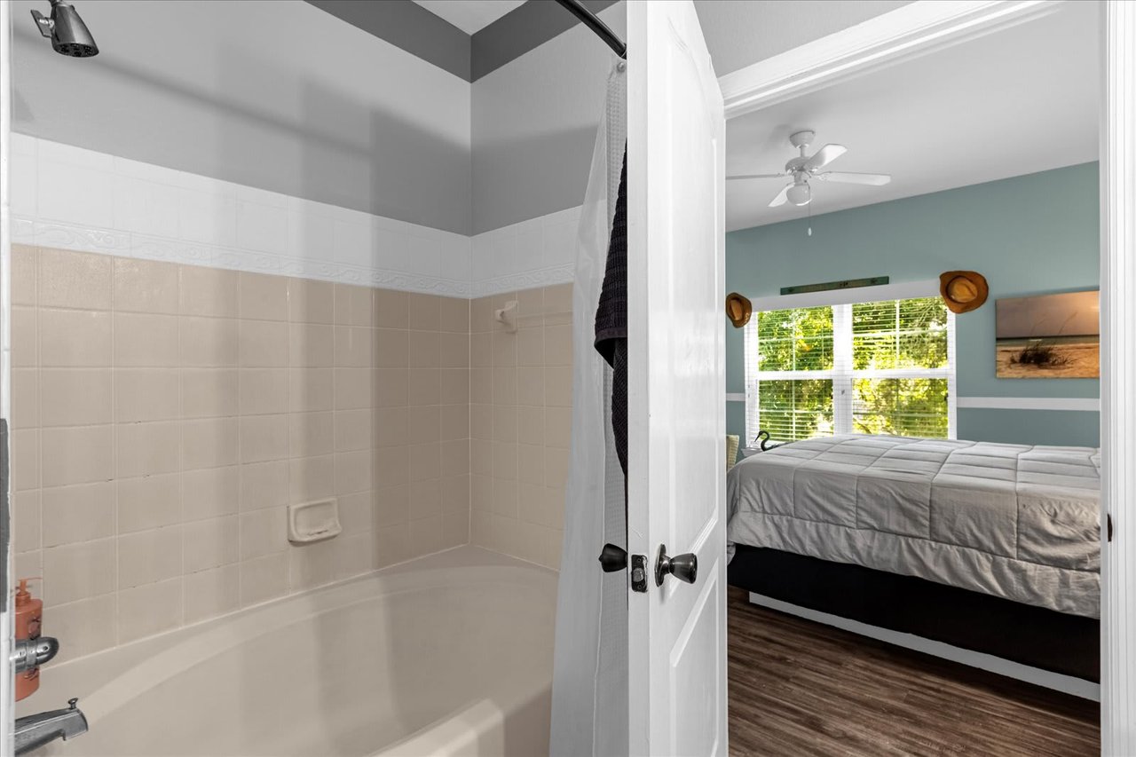 5008 MANGROVE ALY #202