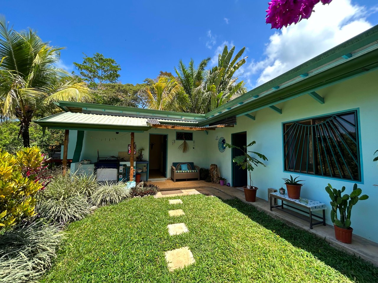 Casa La Luna, Cozy Home in Platanillo on 8 Acres of Land!