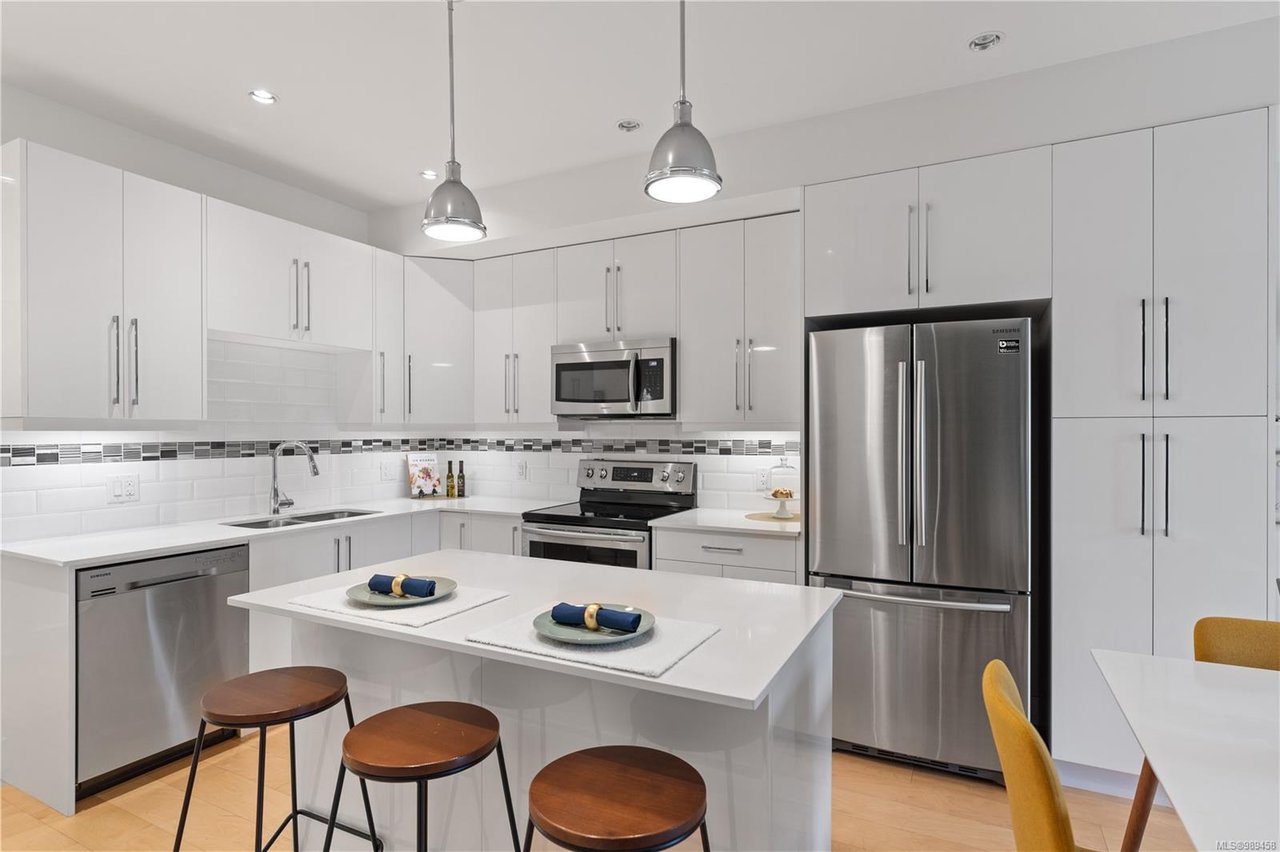 155-300 Phelps Ave