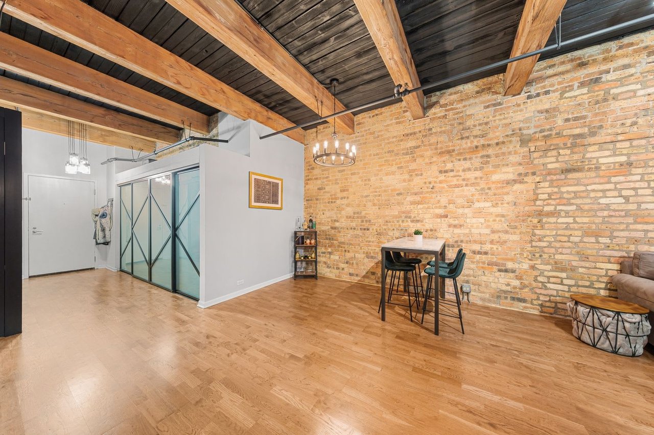 225 W Huron St #320