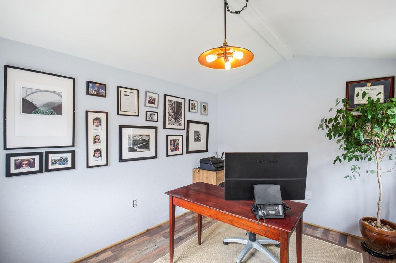 1329 Cordilleras Ave