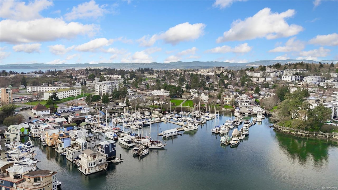 3-906 Old Esquimalt Rd
