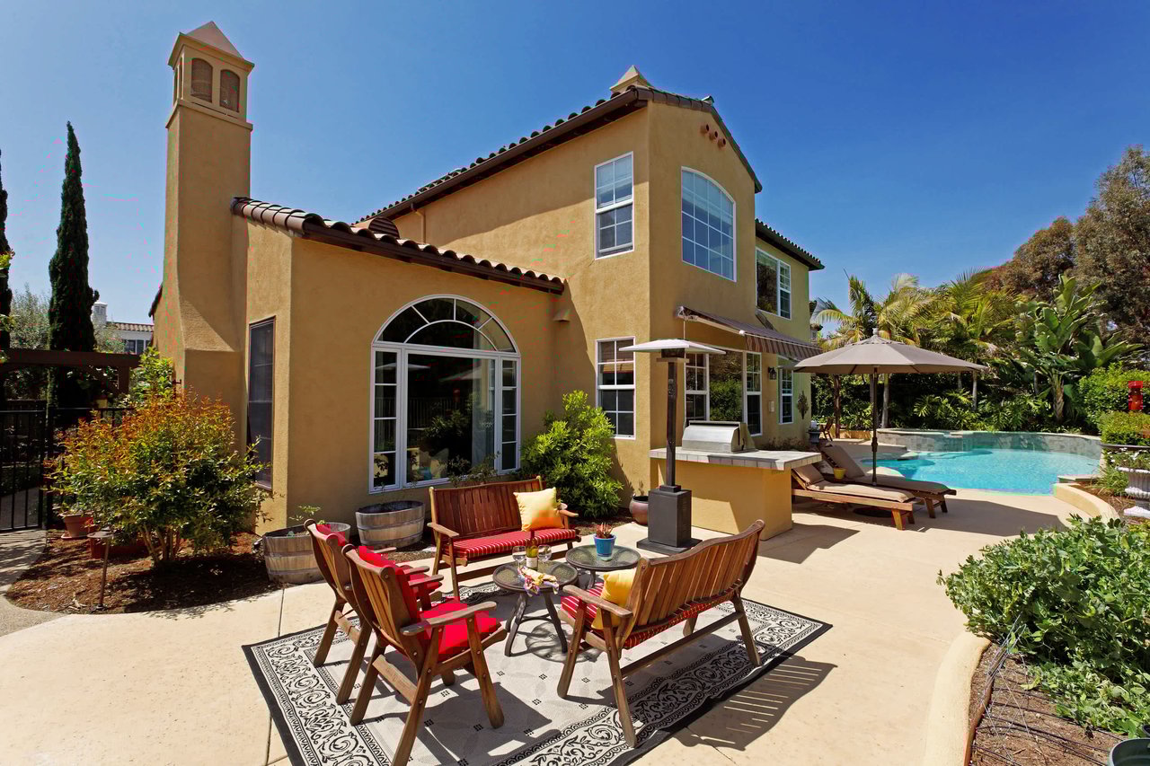 Luckett Court
