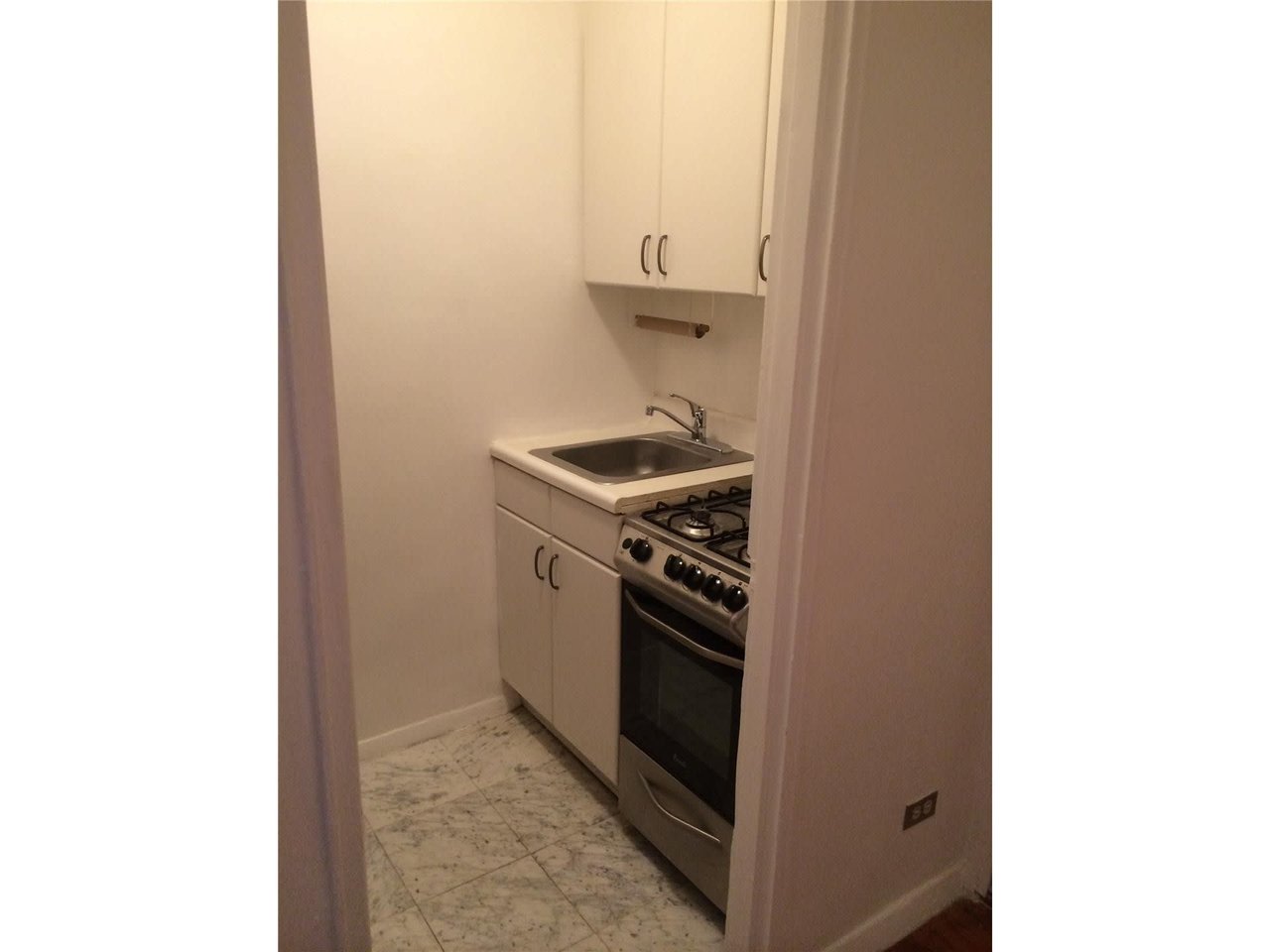 330 East 70th St, 4K