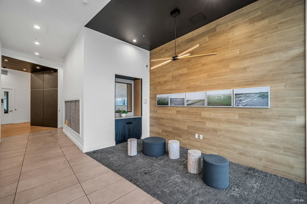 416-725 Marine Dr