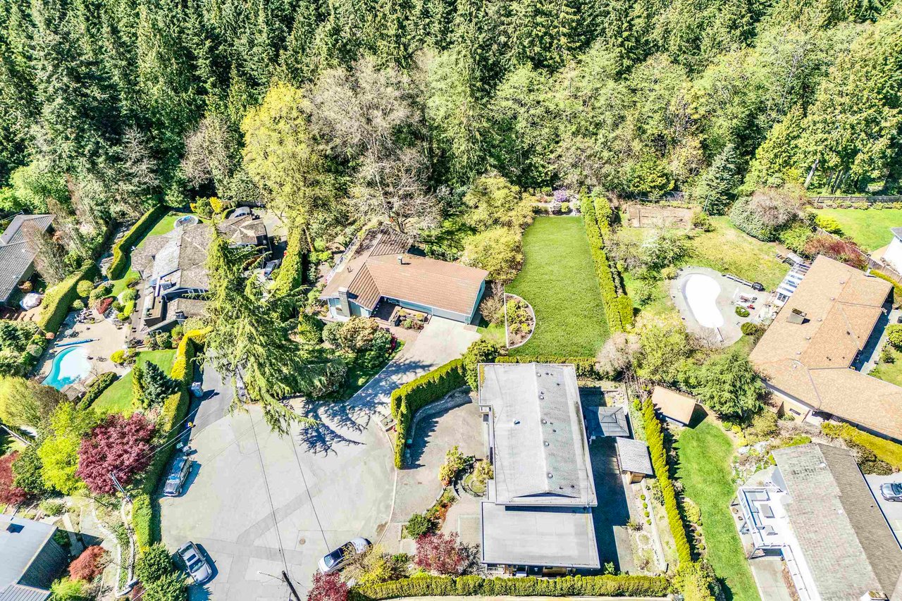 580 Granada Cres