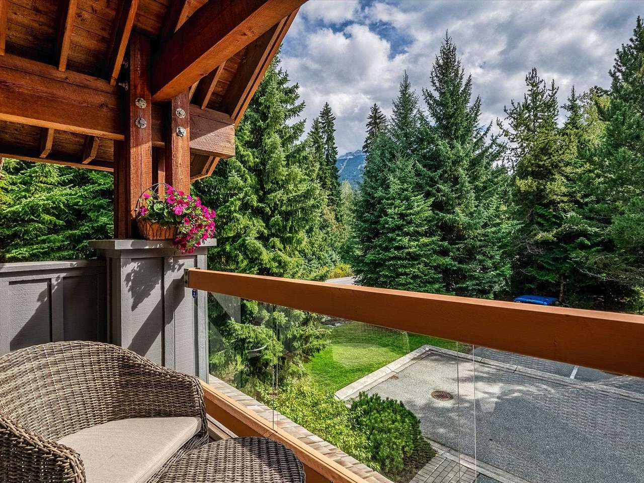 4658 Montebello Pl