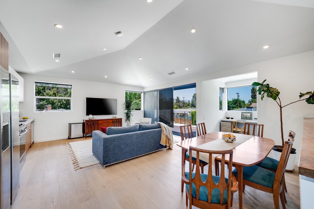 Studio City Modern 1 Bedroom + Office Loft