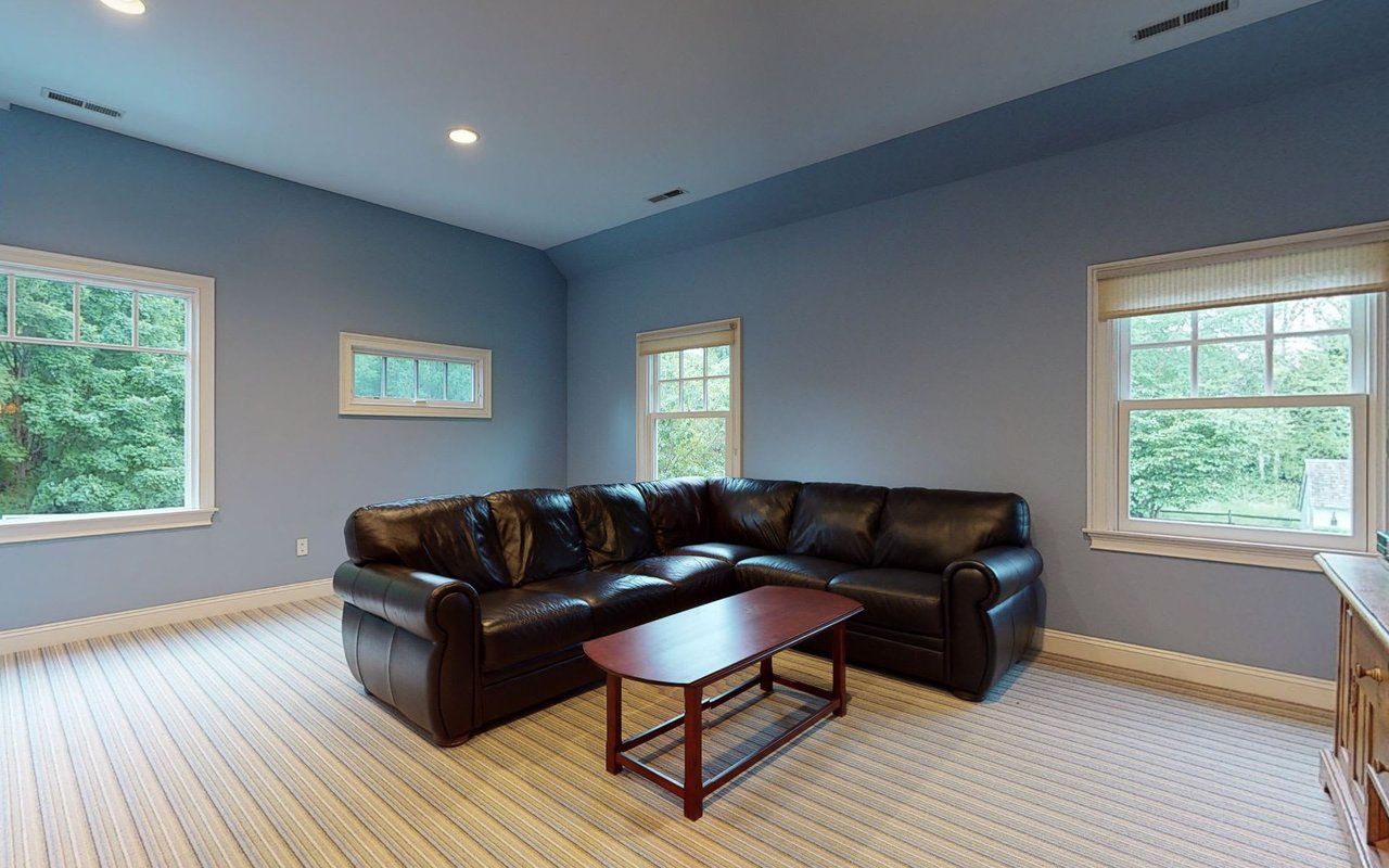1615 Cross Highway