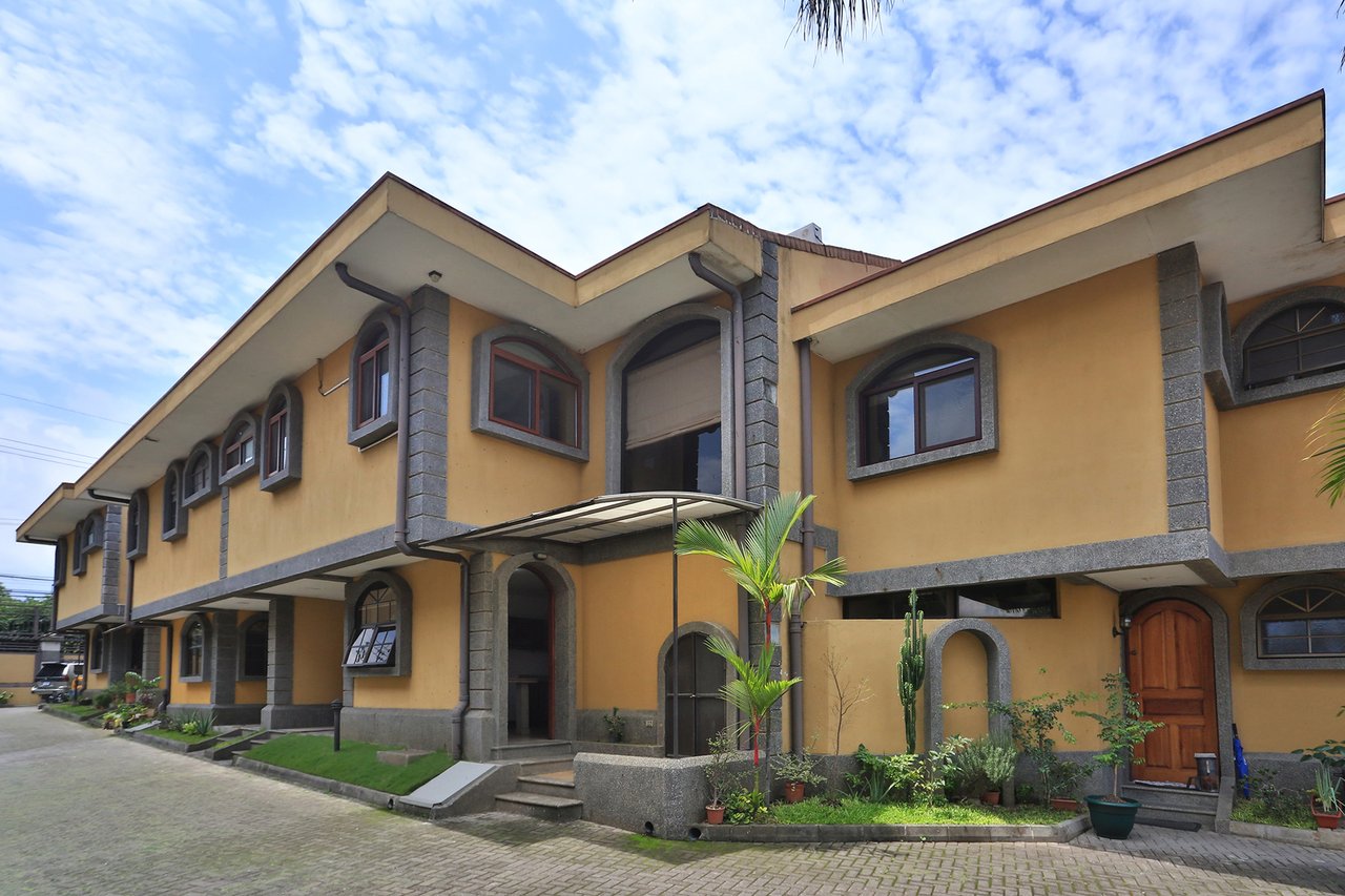 Spacious Terrace Gated Townhome, Heredia