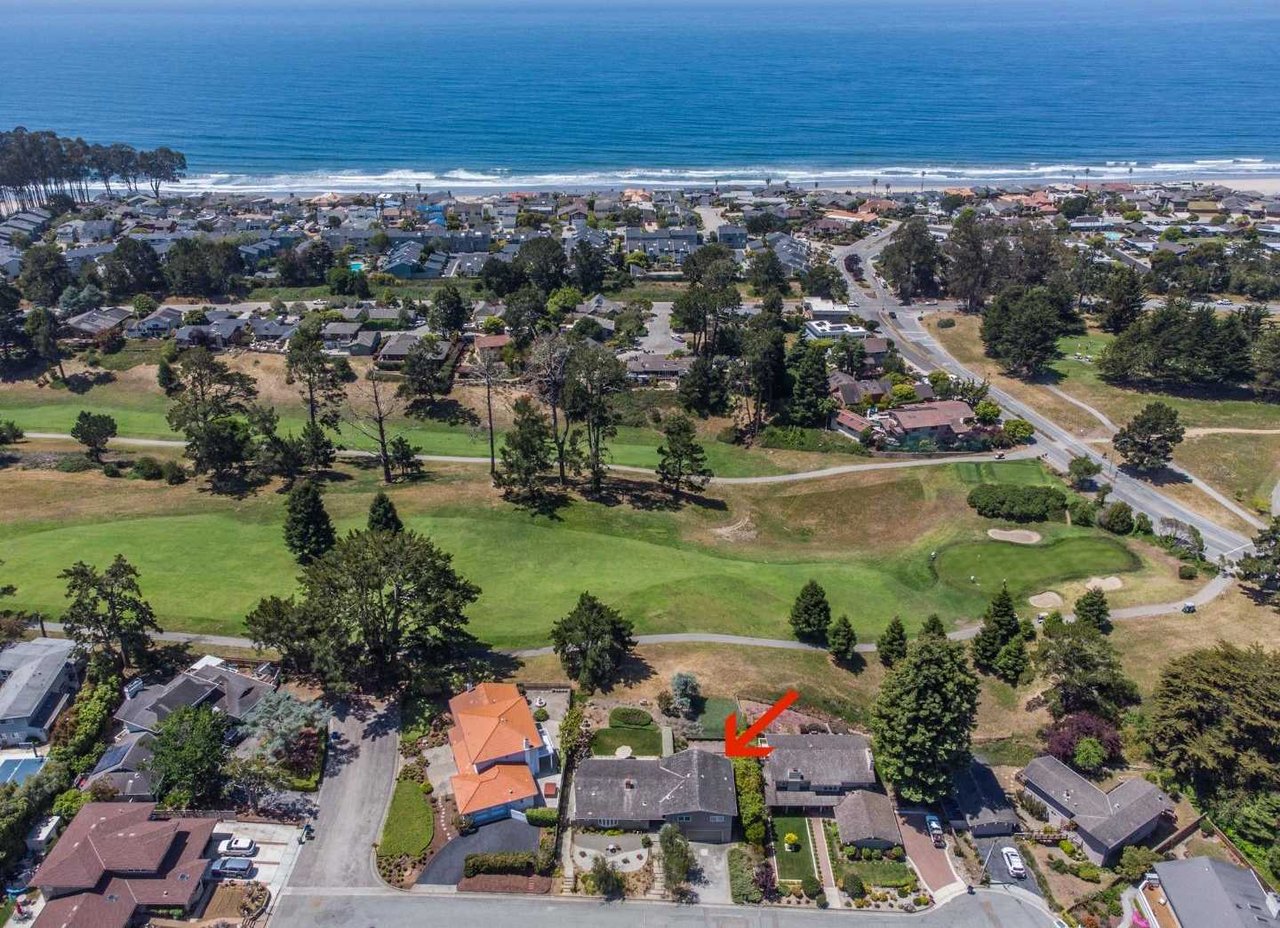 210 Greenbrier Dr 
