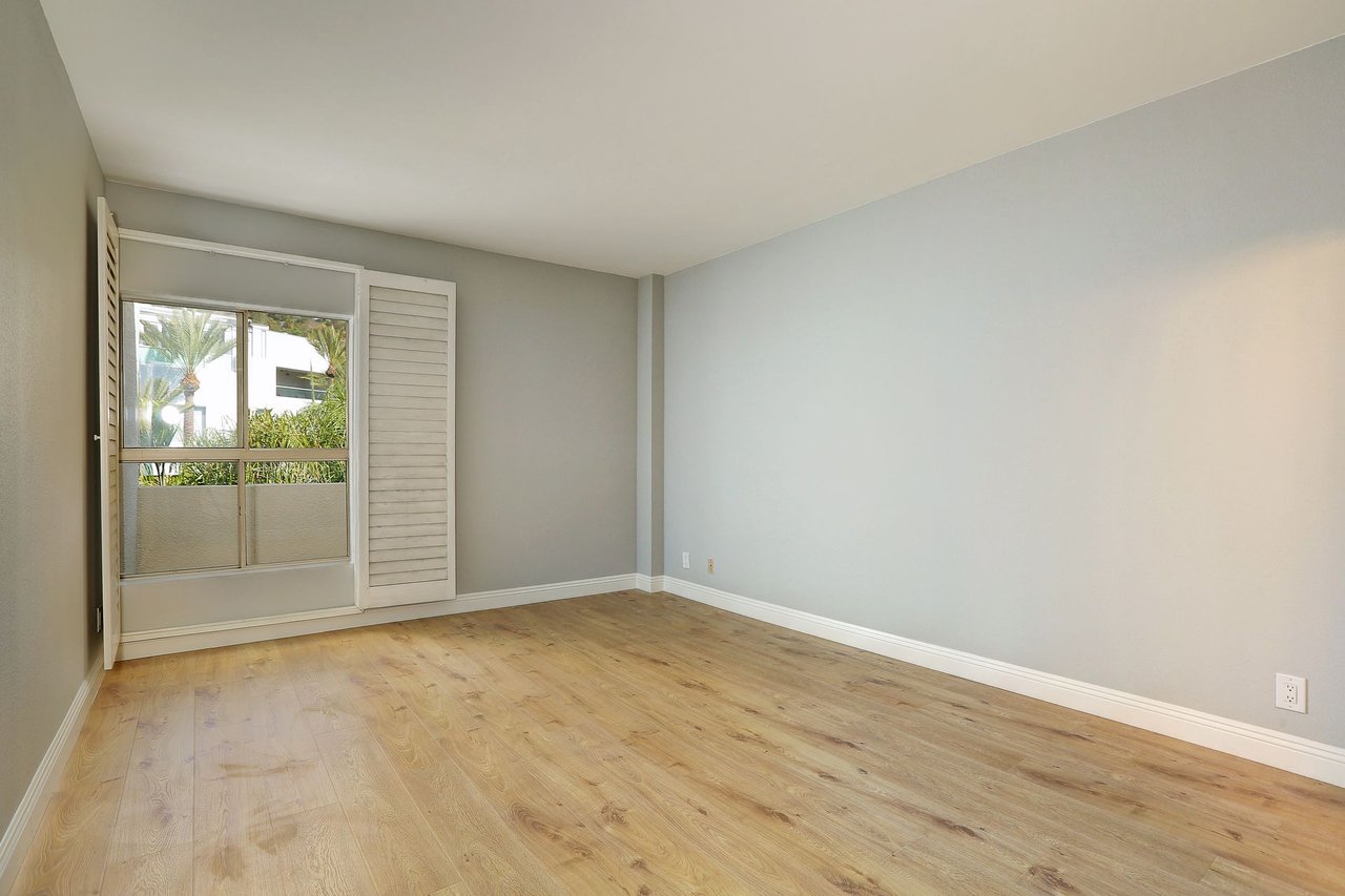 1131 Alta Loma Rd #518