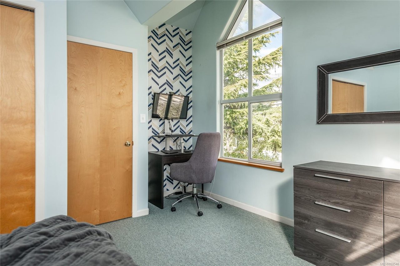 391 Burnside Rd