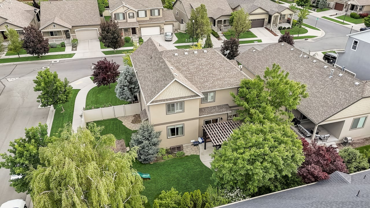 539 E Fireice Rose Ln