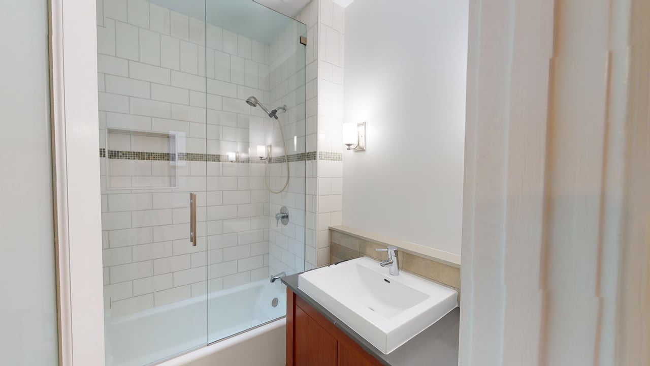 1030 Sacramento Street- 3Bd/1Ba Nob Hill Flat