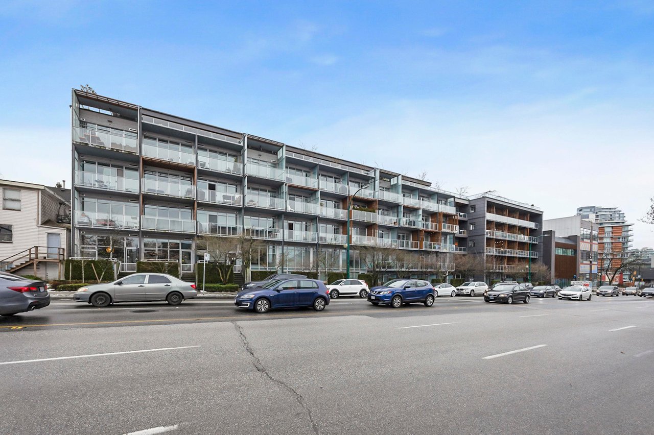 404-256 E 2nd Ave