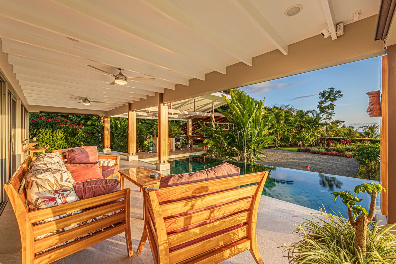 Jaw Dropping Sunset Views , With Easy Access, Private Casa Bella