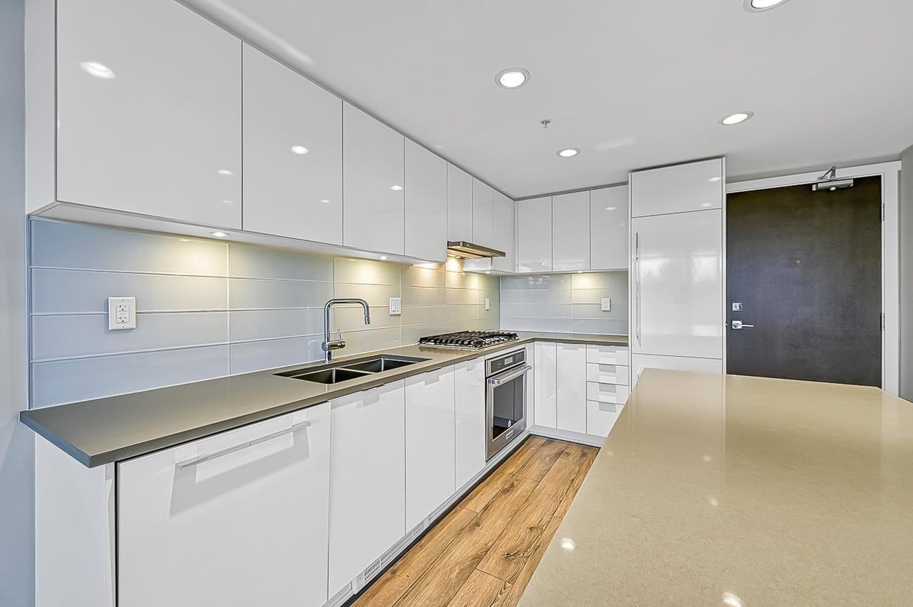 403-2388 Madison Ave