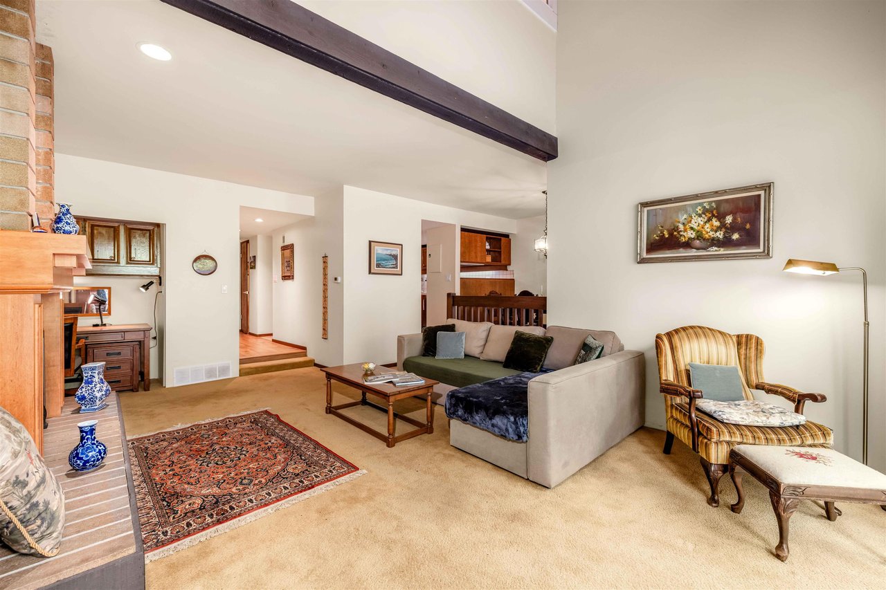 7-4957 Marine Dr