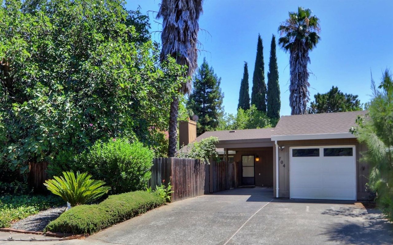 704 Valencia Avenue