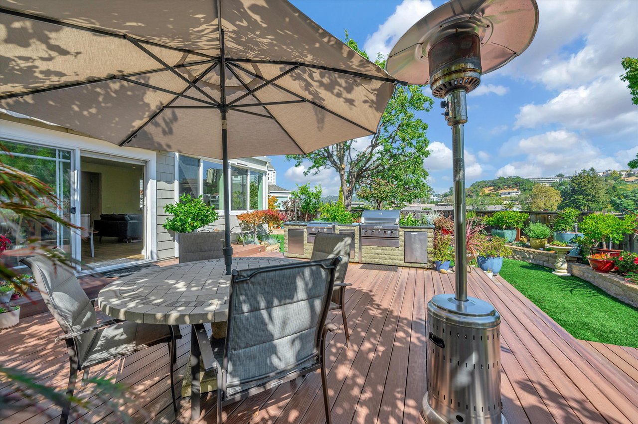 17 Crystal Creek Ct