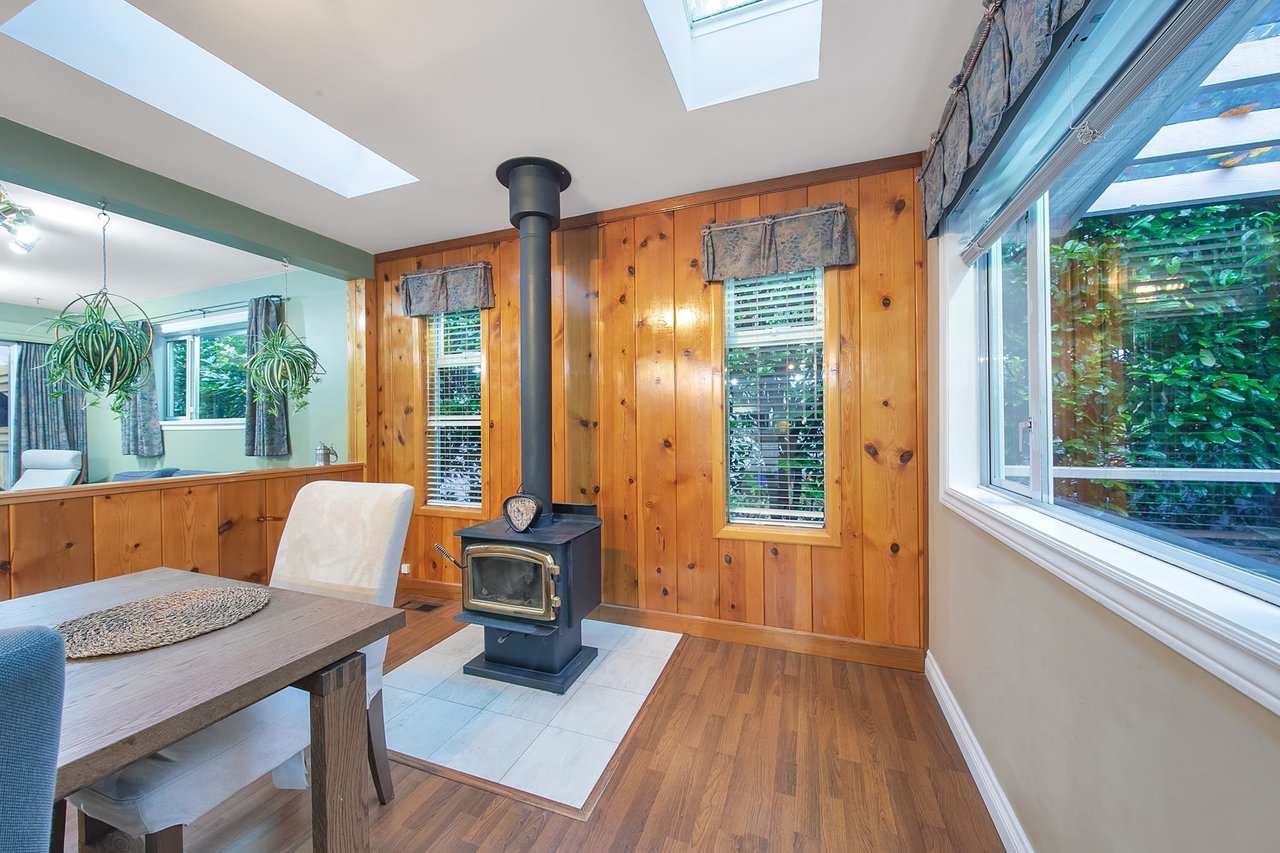 1650 Deep Cove Rd