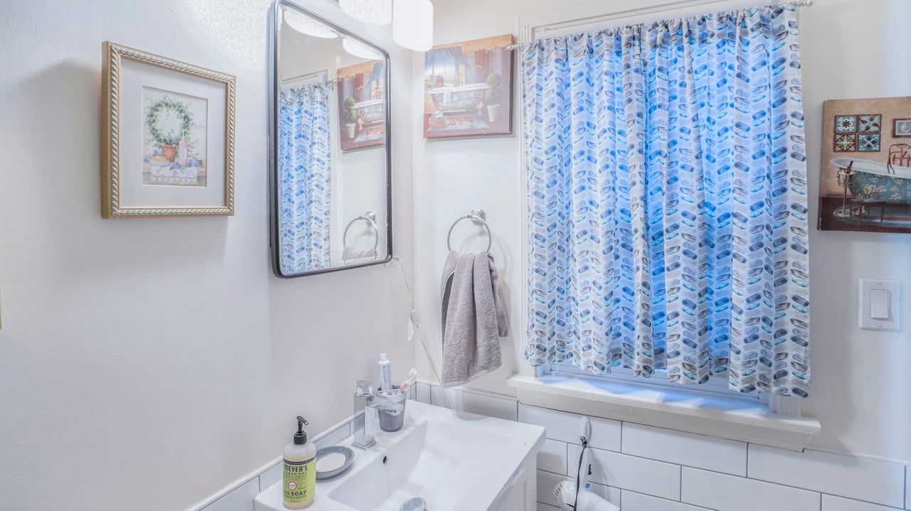 4-Plex in Prime Burbank Area with Great Upside Potential 