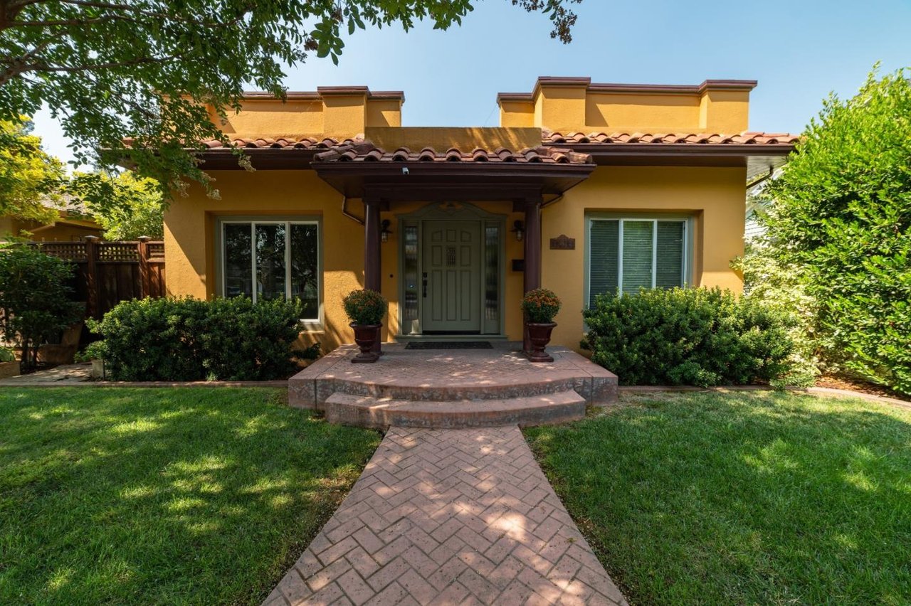 143 Hawthorne Way