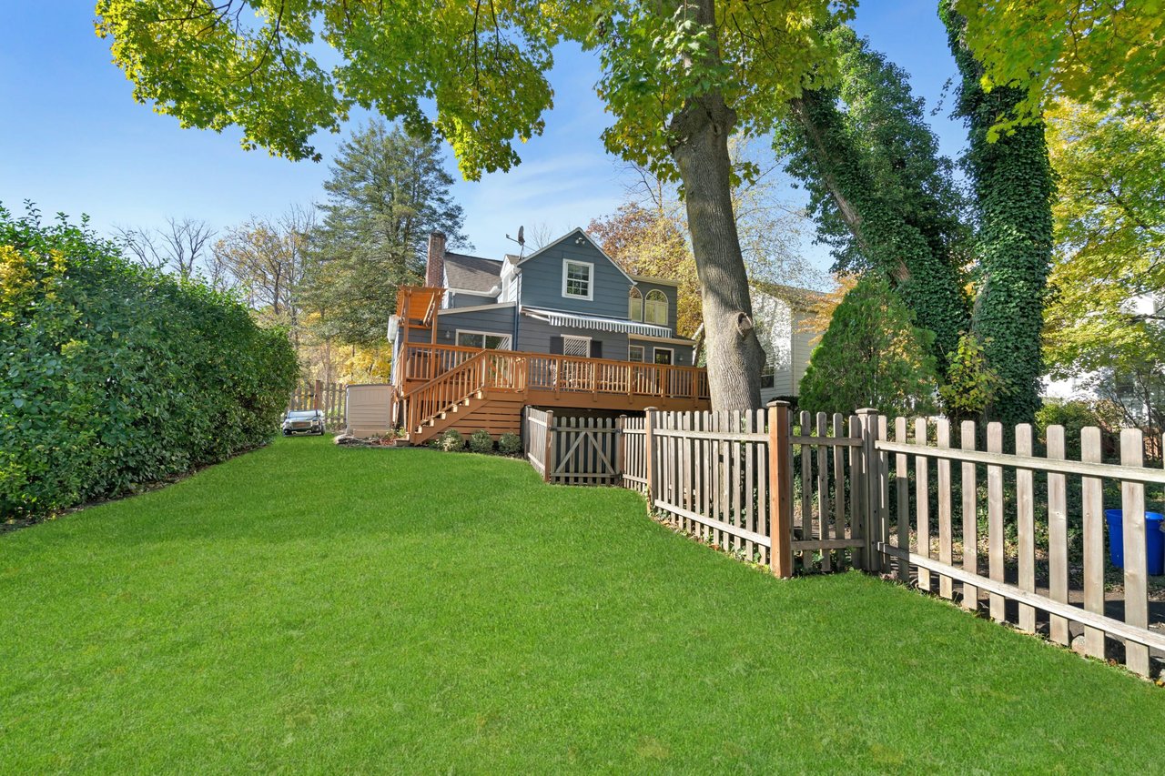 8 Hollywood Place