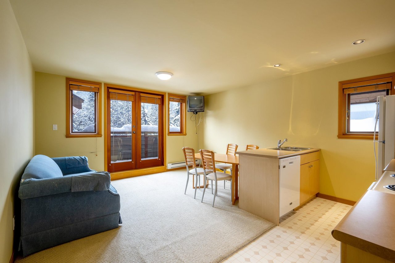 8107 Muirfield Cres