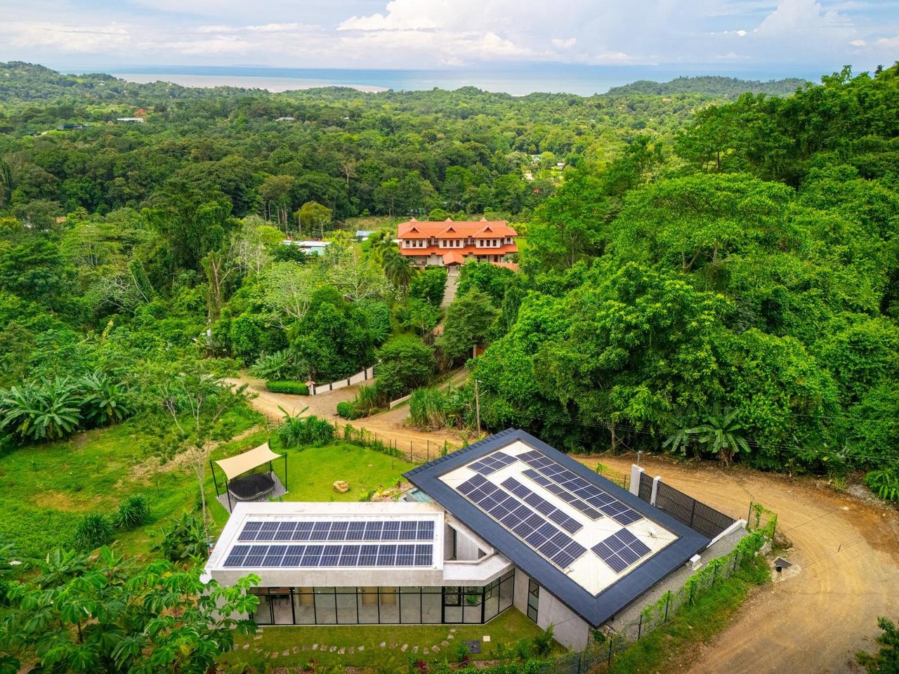 Solar Powered Ocean View Residence, Ojochal, Puntarenas