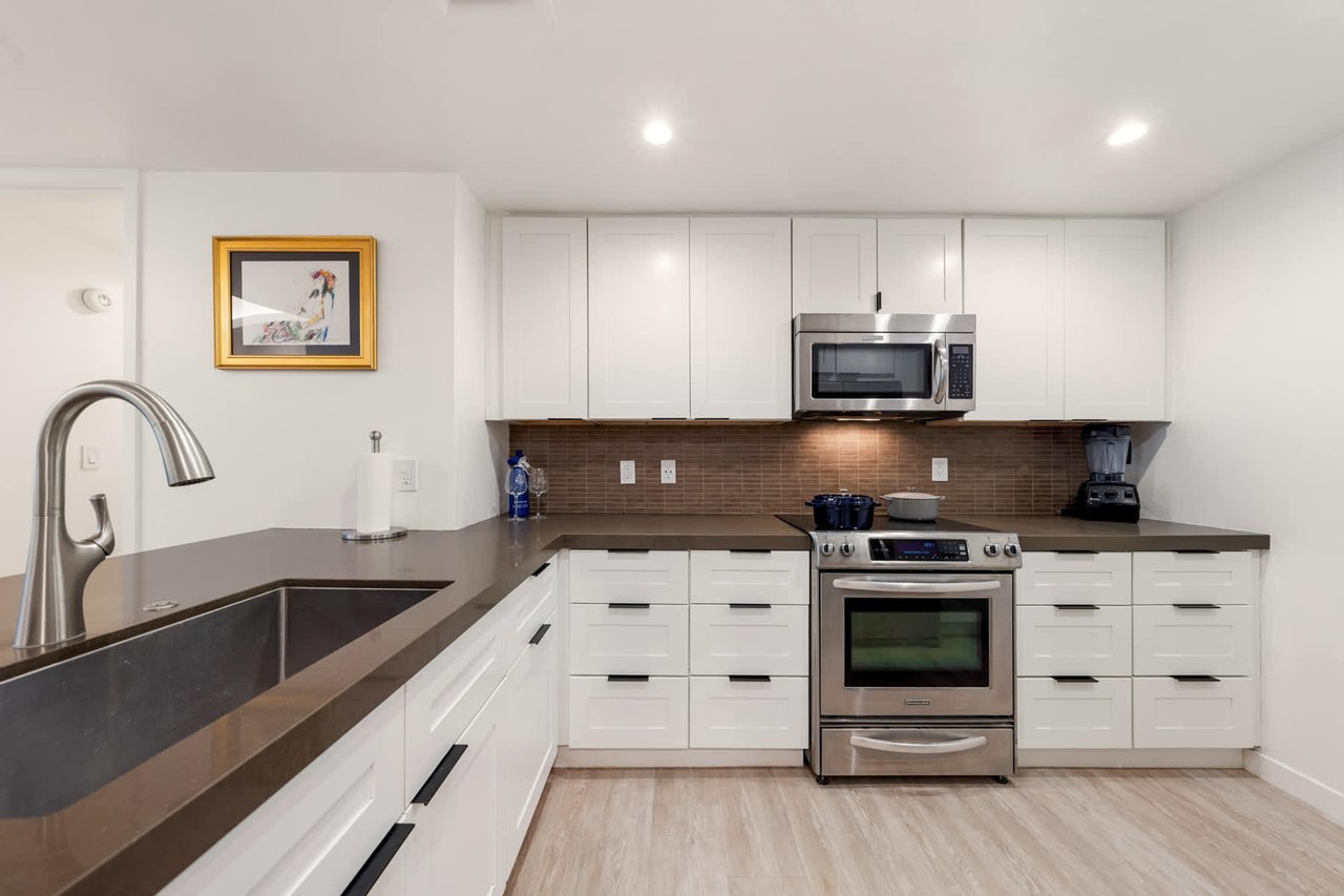 The Dorchester #501, Wilshire Corridor
