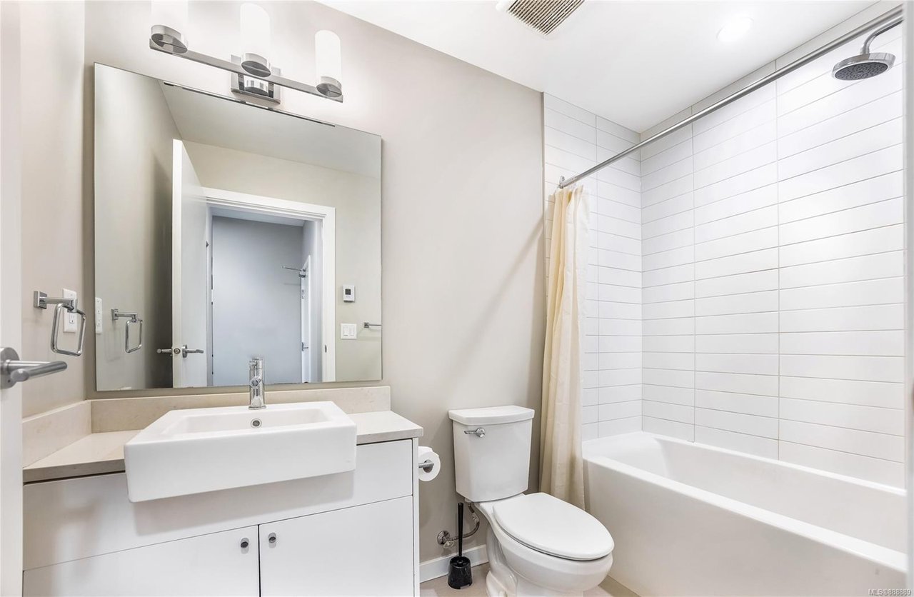 210-767 Tyee Rd