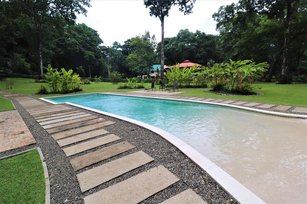 Wheelchair Friendly- 2 Bedroom house in a Quiet Community