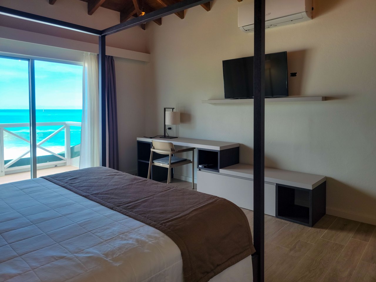 036 Villa 28 Lambert BeachFront