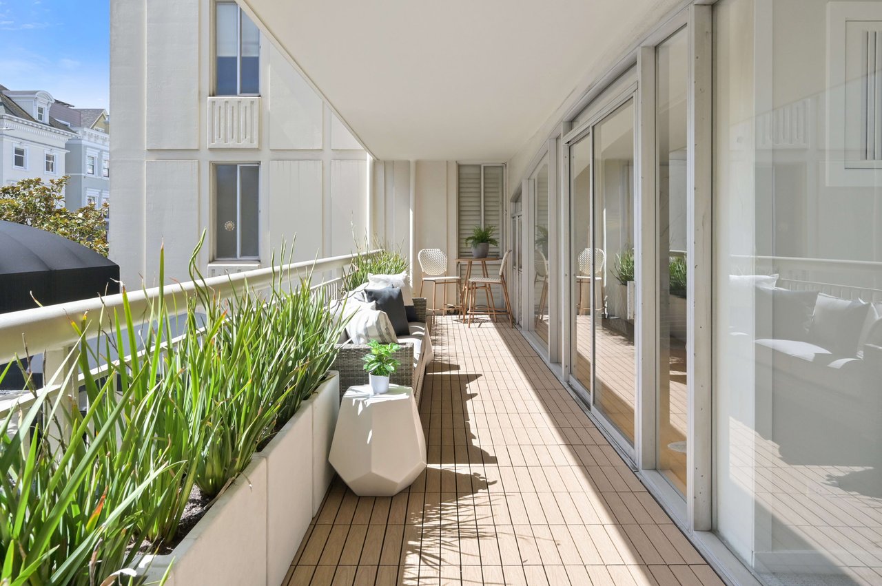 Large Condo & Terrace at 2200 Pacific