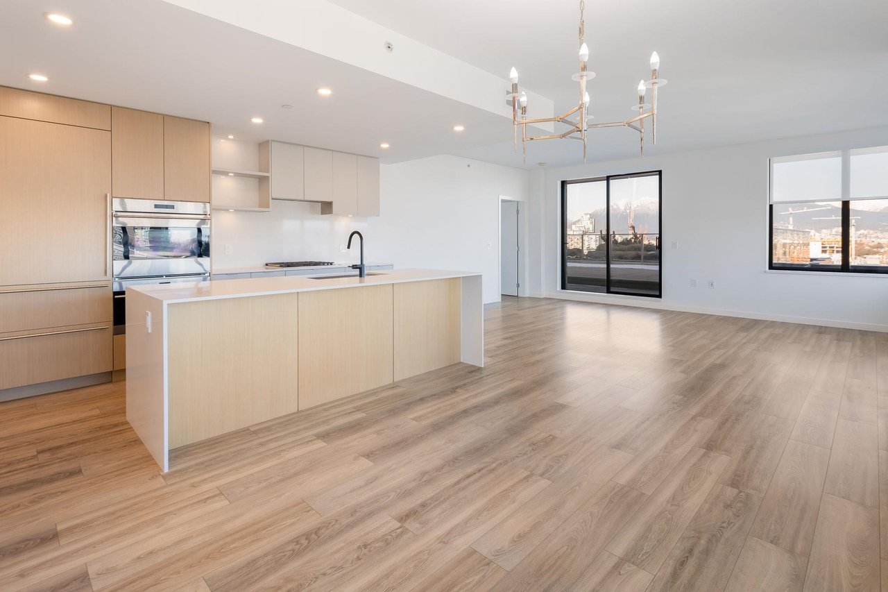 801-210 E 5th Ave