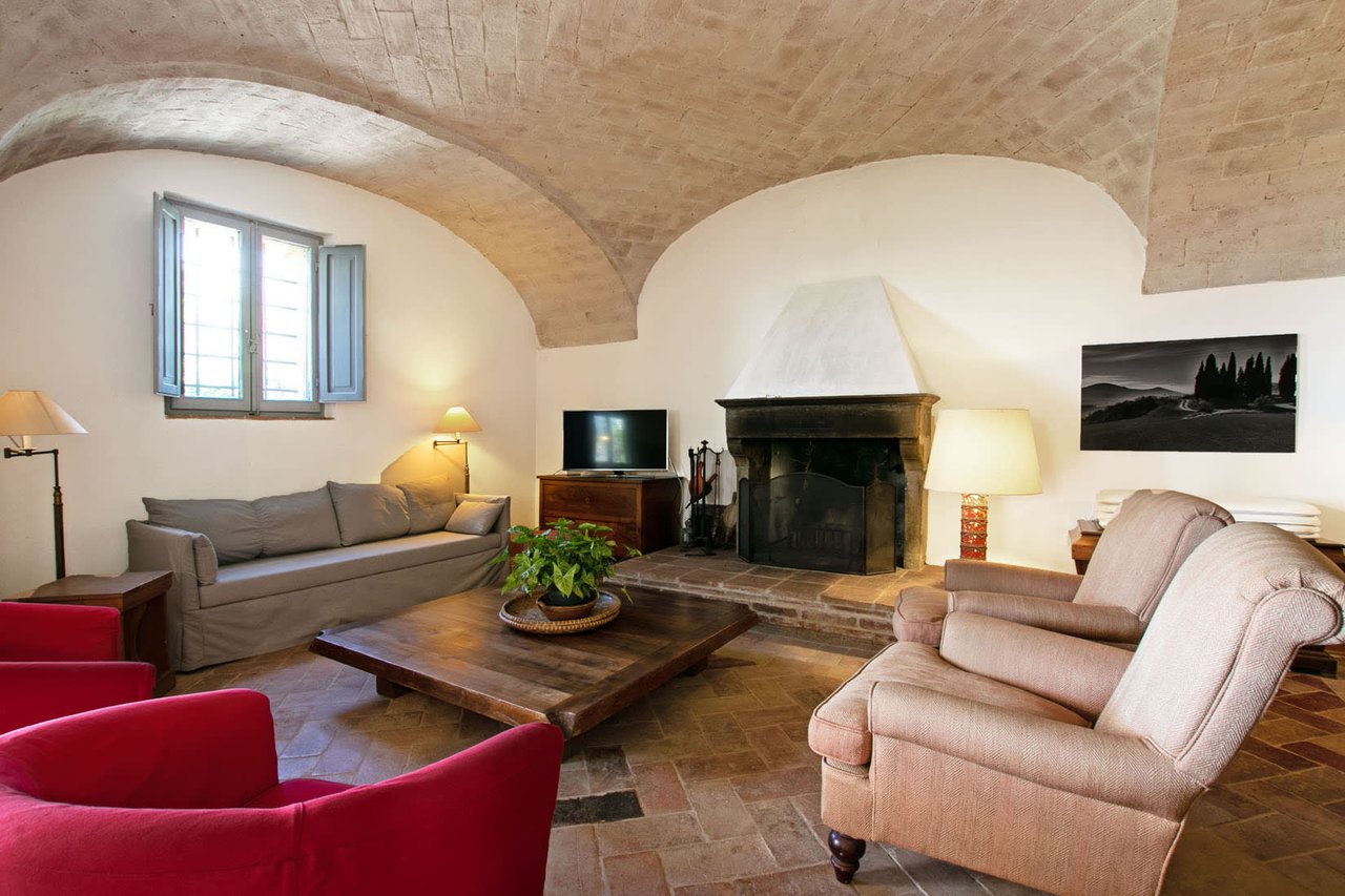 TENUTA RUSTICHELLO “Superb property for sale in the municipality of Montalcino” 