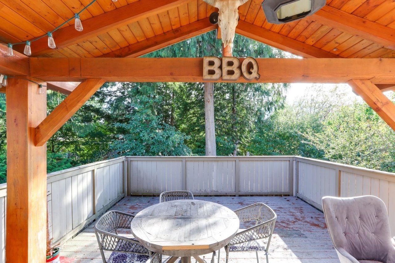 2552 Jura Cres
