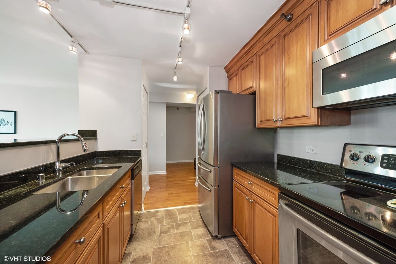 345 N LaSalle St Unit 4203