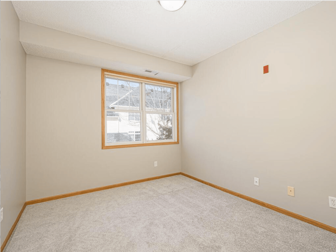 2100 Old School Road, Mound, MN