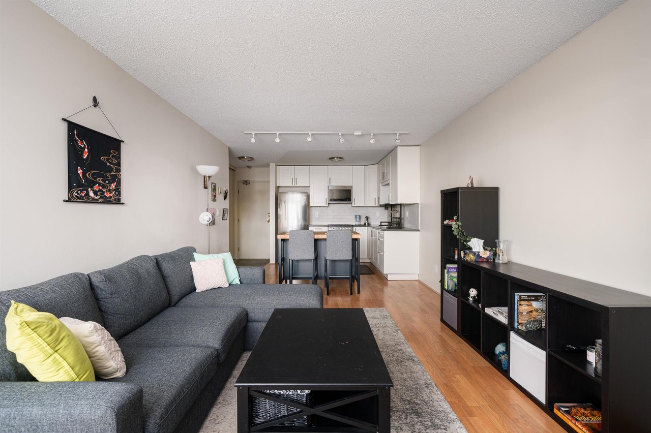 207-1122 King Albert Ave