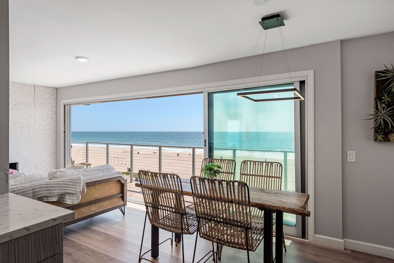 2208 The Strand