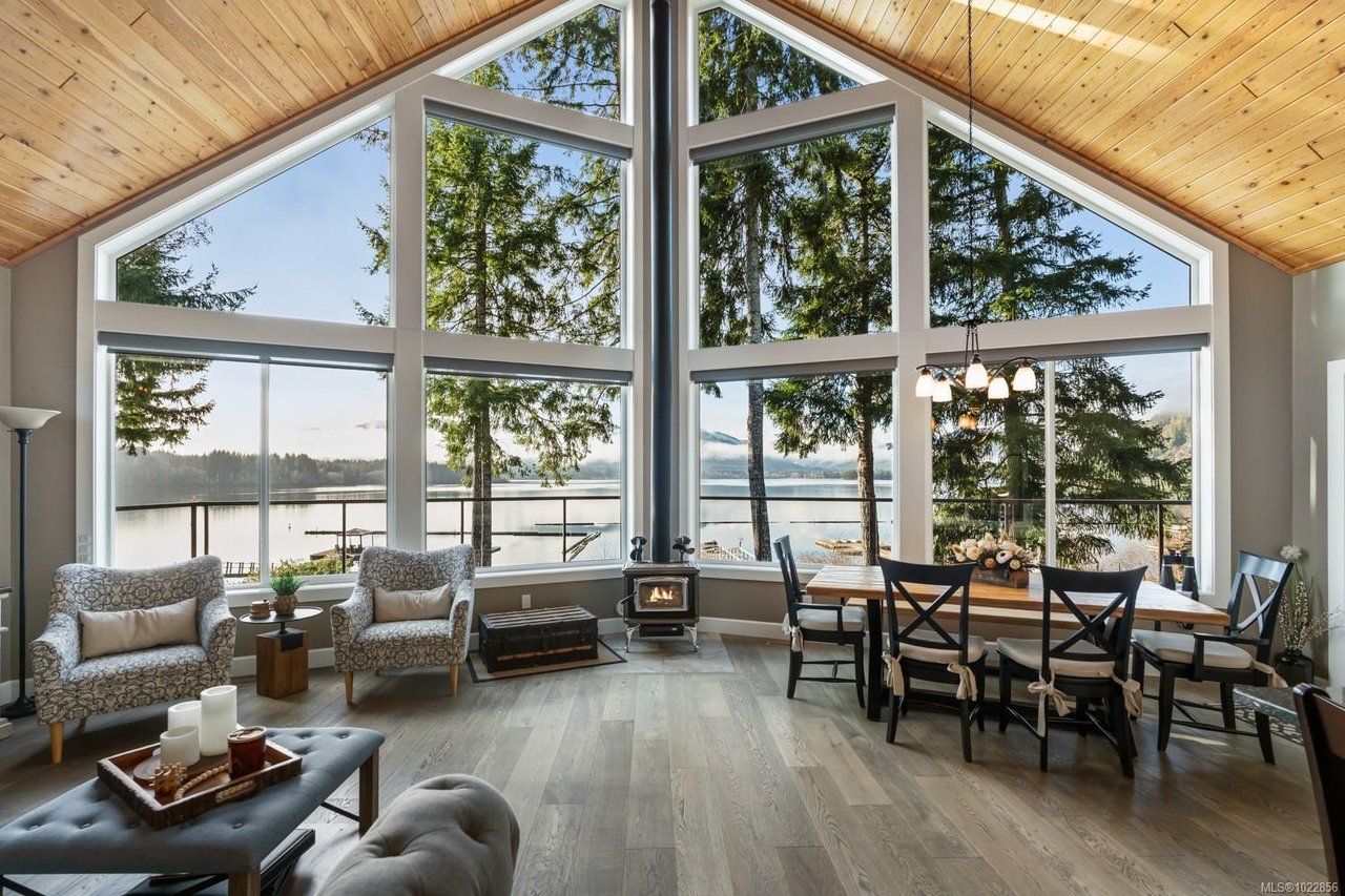 7364 Lakefront Dr, Lake Cowichan